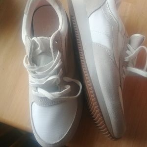 Unisex VANS. Women's size 7.5 Men's size 6